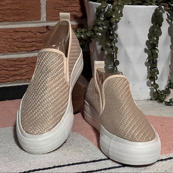 🛍️ Cream/tan RESTRICTED slip on shoes size 8.‎ - Picture 7 of 9
